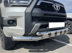 Тюнинг внедорожника Защита переднего бампера Toyota Hilux Black Onyx 2020