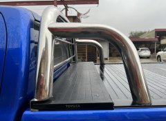 Тюнинг внедорожника Защитные дуги кузова Toyota Hilux Black Onyx 2020