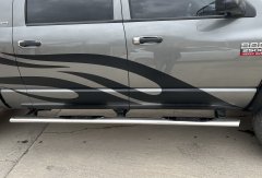 Тюнинг внедорожника Порог труба с проступью Dodge RAM 2500 Mega Cab 2004-2010г