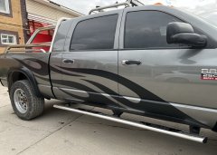 Тюнинг внедорожника Порог труба с проступью Dodge RAM 2500 Mega Cab 2004-2010г