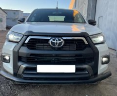 Тюнинг внедорожника Защита переднего бампера Toyota Hilux Black Onyx 2020