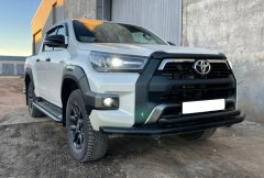 Тюнинг внедорожника Защита переднего бампера Toyota Hilux Black Onyx 2020