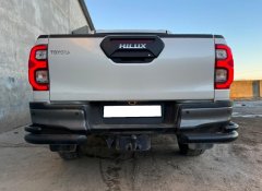 Тюнинг внедорожника Защита заднего бампера Toyota Hilux Black Onyx 2020