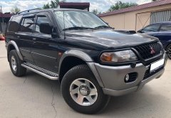 Тюнинг внедорожника Пороги с накладным листом Mitsubishi Pajero Sport 1998-2007