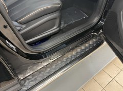 Тюнинг внедорожника Пороги с накладным листом Chery Omoda C5 2022