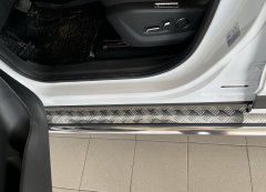 Тюнинг внедорожника Пороги с накладным листом JAC JS6 2022