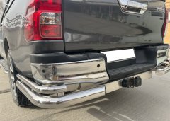 Тюнинг внедорожника Защита заднего бампера Toyota Hilux 2015