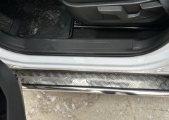 Тюнинг внедорожника Пороги с накладным листом Haval F7 2024