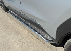 Тюнинг внедорожника Пороги с накладным листом Geely Atlas 2023
