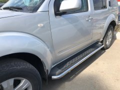 Тюнинг внедорожника Защита штатного порога труба Nissan Pathfinder 2010-2013