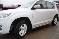 Тюнинг внедорожника Защита штатного порога труба Toyota RAV4 2010-2012
