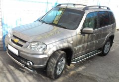 Тюнинг внедорожника Пороги с накладным листом Chevrolet Niva 2010