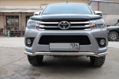 Тюнинг внедорожника Защита переднего бампера Toyota Hilux 2015