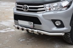 Тюнинг внедорожника Защита переднего бампера Toyota Hilux 2015