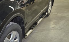 Тюнинг внедорожника Порог труба с проступью Toyota RAV4 2015