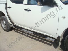 Тюнинг внедорожника Порог труба с проступью Mitsubishi L200  2014
