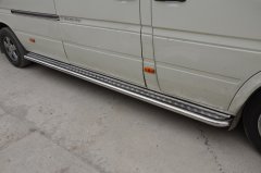 Тюнинг внедорожника Пороги с накладным листом Mercedes-Benz Sprinter 2001
