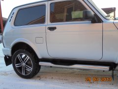 Тюнинг внедорожника Порог труба с проступью Niva 2121 Urban 2014