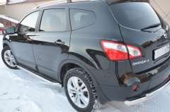 Тюнинг внедорожника Пороги с накладным листом Nissan Qashgai+2 2009