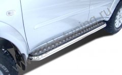 Тюнинг внедорожника Пороги с накладным листом Mitsubishi Pajero Sport 2008