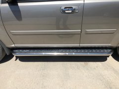 Тюнинг внедорожника Пороги с накладным листом Nissan X-trail 2004-2007 (T30) Первое поколение (Рестайлинг)