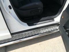 Тюнинг внедорожника Пороги с накладным листом Toyota Highlander 2017