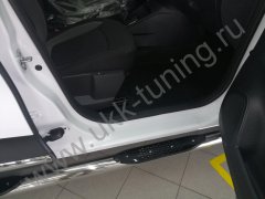 Тюнинг внедорожника Порог труба с проступью Renault Kaptur 2017